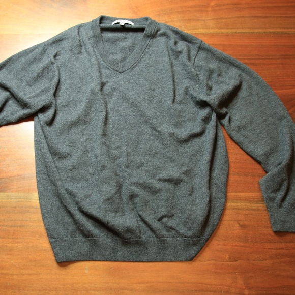Turnbury Other - Soft Dark Gray Wool V Neck Sweater